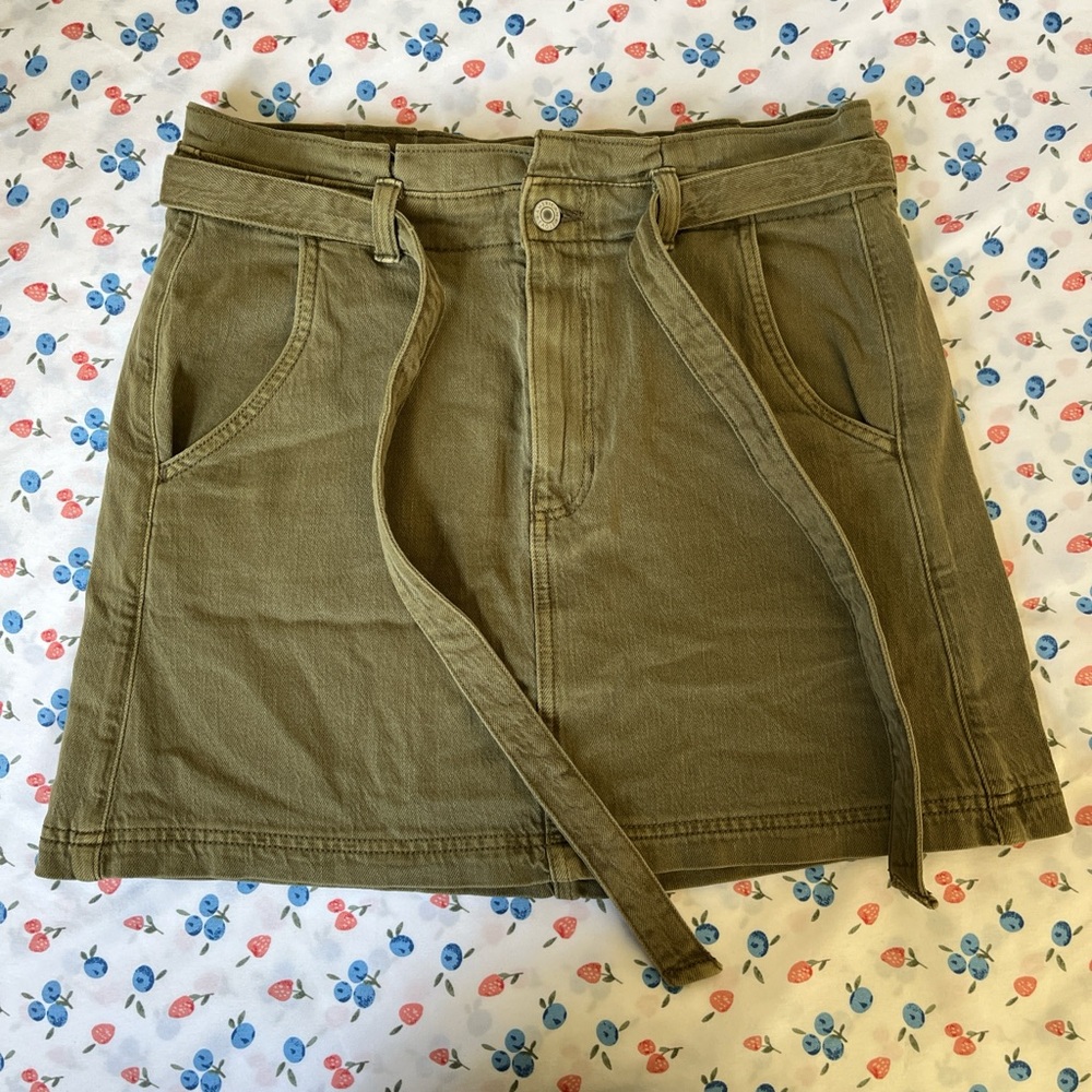 American Eagle khaki green mini skirt with belt